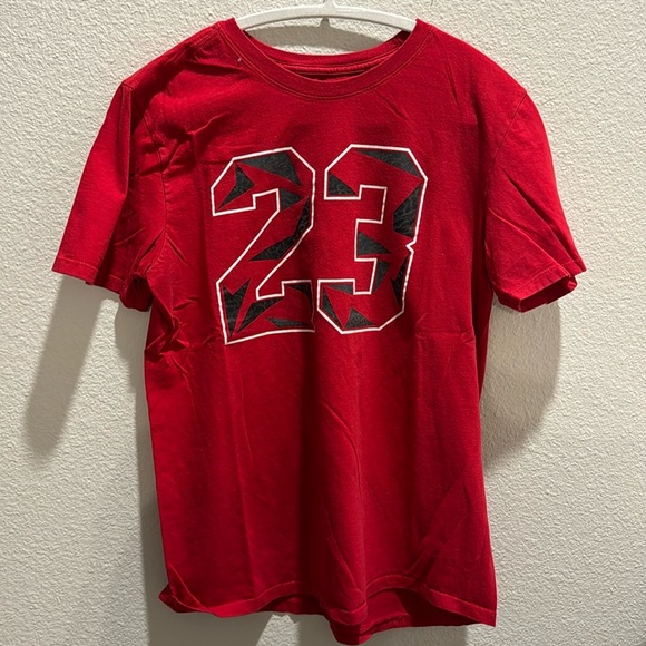 3 for $17.00 A vintage Michael Jordan #23 t-shirt red size Medium 04 - Picture 1 of 5